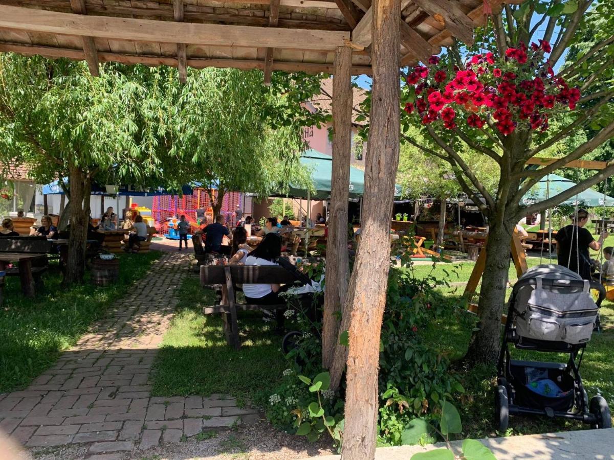 לינה וארוחת בוקר Restoran,,Vuk,, Trsic מראה חיצוני תמונה